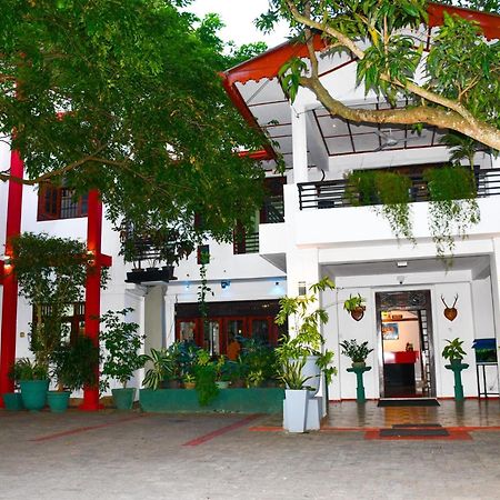 Thilaka City Hotel Anuradhapura Exterior photo