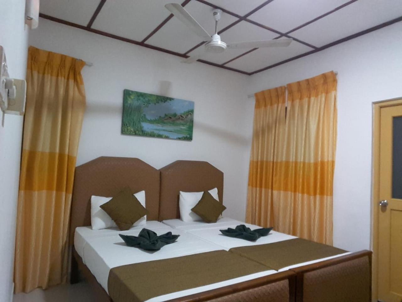 Thilaka City Hotel Anuradhapura Exterior photo